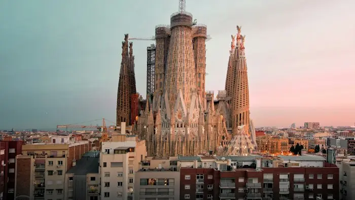 La Sagrada Familia de Barcelona al atardecer